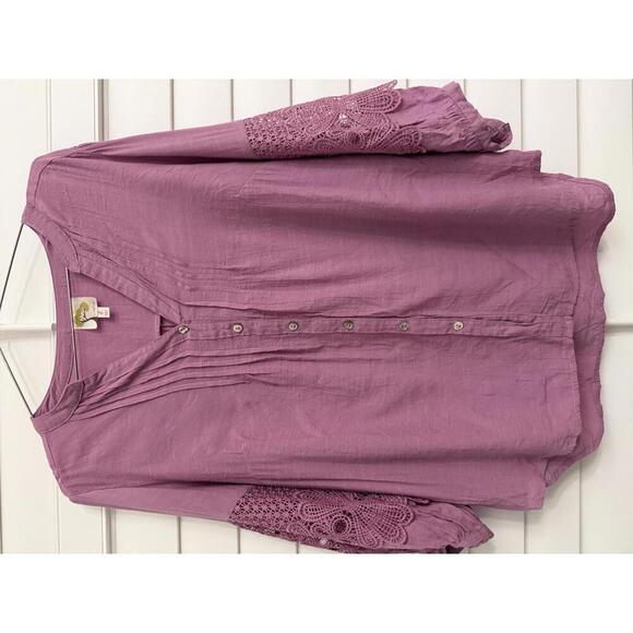 Fig and Flower Tops - Fig and Flower purple boho button down top & lace sleeve detailing size Large